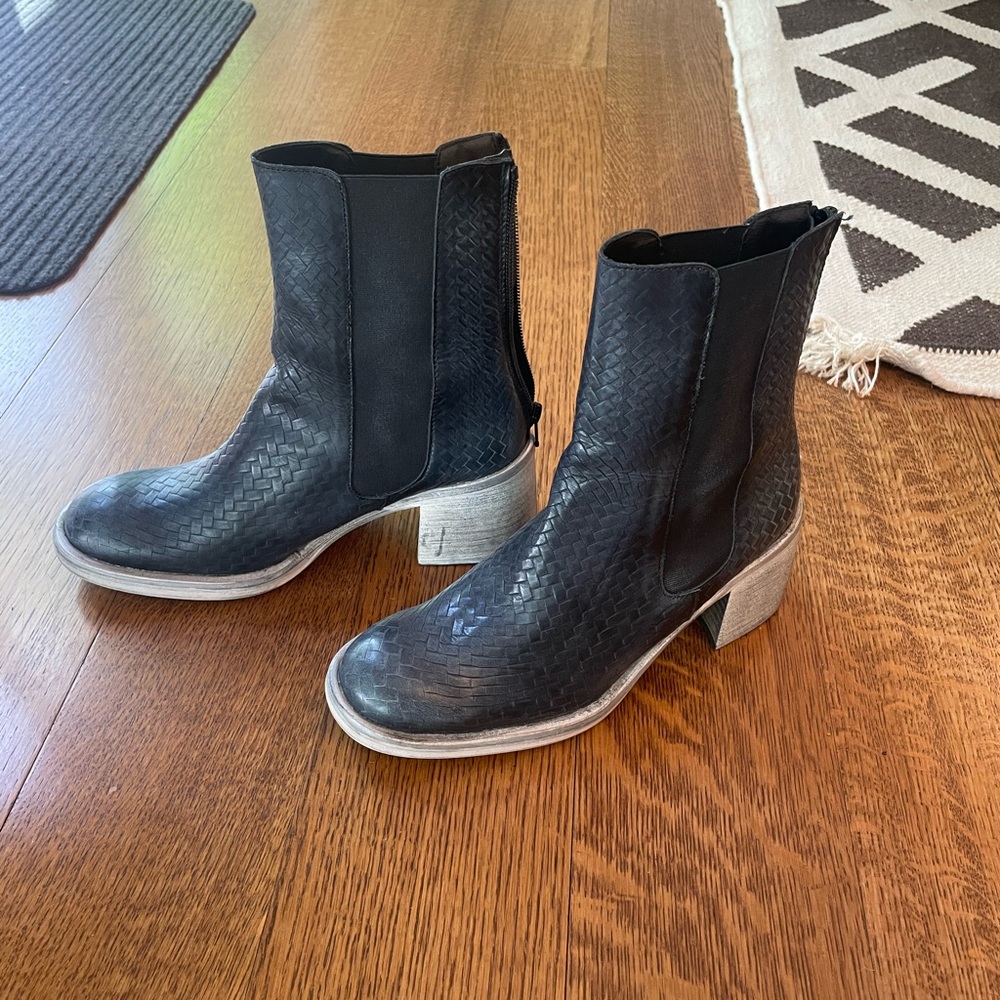 Free people essential Chelsea boot size 38